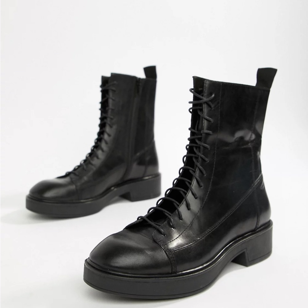 VAGABOND Diane black leather lace up military books. US size 10.
